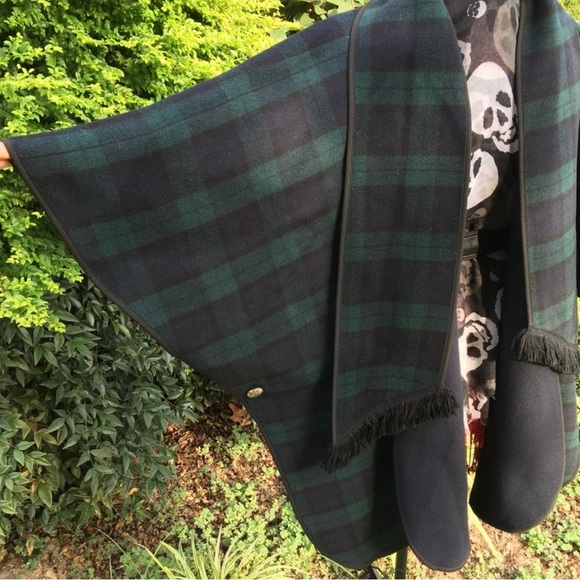 Pitlochry Wool Reversible Walking Poncho Made in Great Britain Navy Green Plaid - Picture 4 of 14